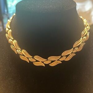 Vintage Trifari possible costume gold leaf link Choker Necklace 16 in
